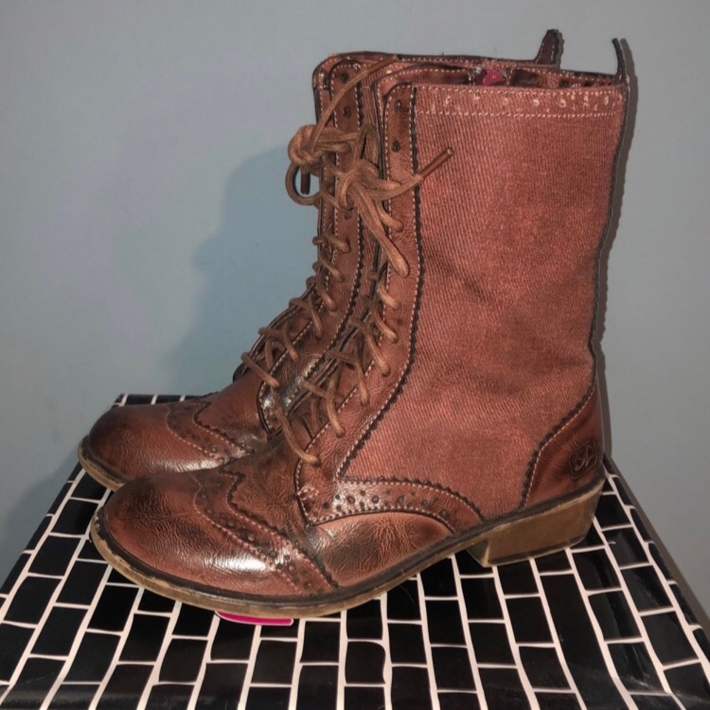 Dirty Laundry Combat Boots in burgundy